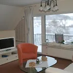 Hotel-ferienwohnungen Cafe Maarblick ホテル シャルケンメーレン
