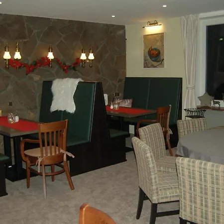 호텔 Hotel-ferienwohnungen Cafe Maarblick