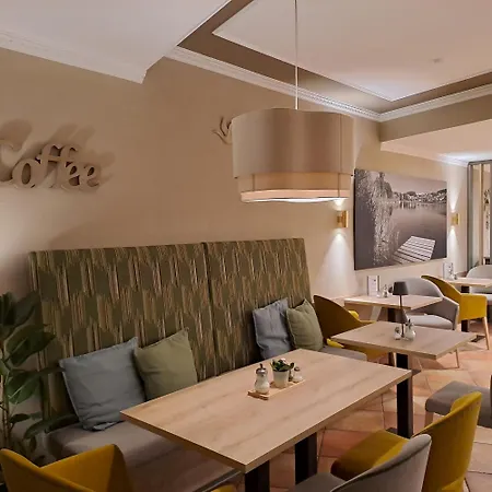 Hotel-ferienwohnungen Cafe Maarblick