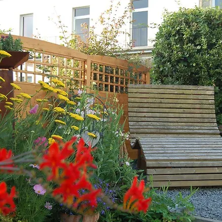 Hotel-ferienwohnungen Cafe Maarblick شالكينميهرين