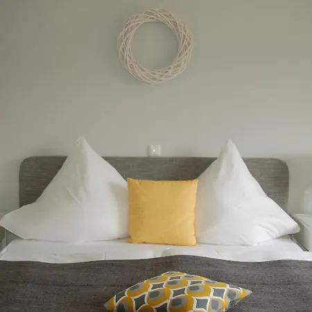 Hotel-ferienwohnungen Cafe Maarblick 酒店