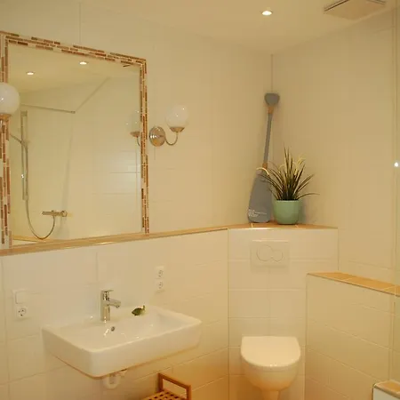 Hotel-ferienwohnungen Cafe Maarblick فندق