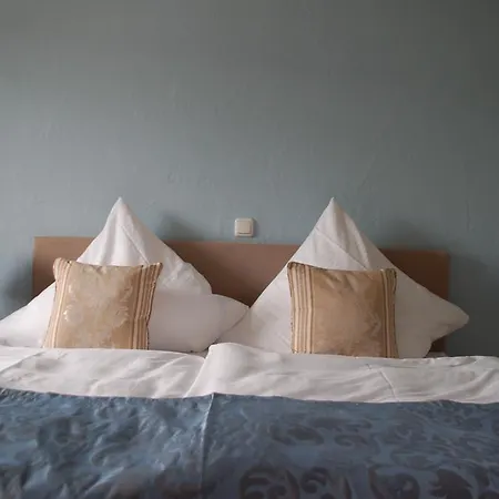 Hotel-ferienwohnungen Cafe Maarblick 3*