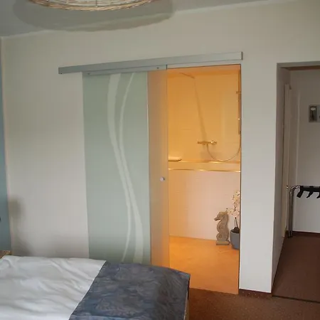 Hotel-ferienwohnungen Cafe Maarblick 酒店 3*