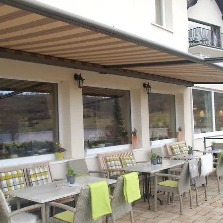 酒店 Hotel-ferienwohnungen Cafe Maarblick 3*