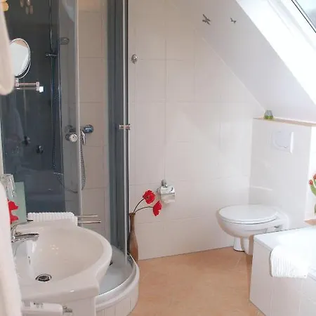 酒店 Hotel-ferienwohnungen Cafe Maarblick 3*