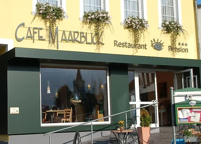 Hotel-ferienwohnungen Cafe Maarblick 3* Шалькенмерен