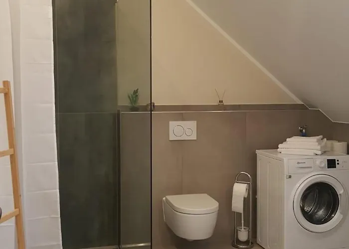 Отель Hotel-ferienwohnungen Cafe Maarblick