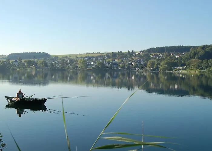 Hotel-ferienwohnungen Cafe Maarblick Шалькенмерен