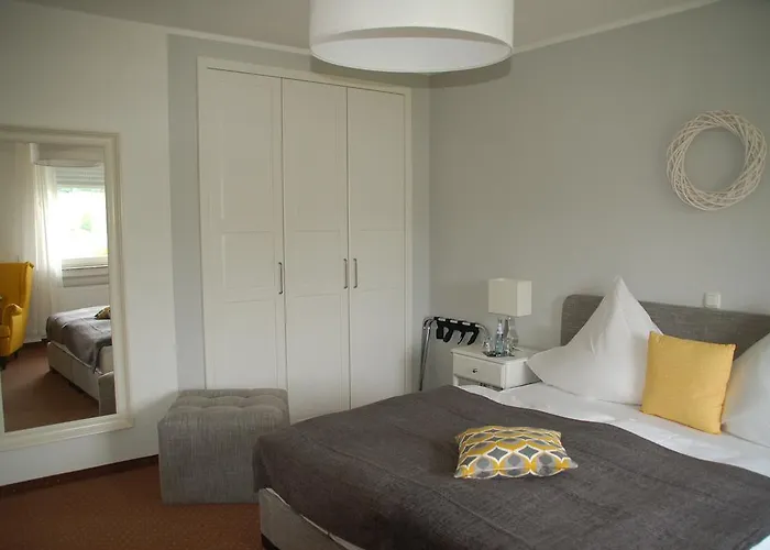 Hotel-ferienwohnungen Cafe Maarblick 3* Шалькенмерен