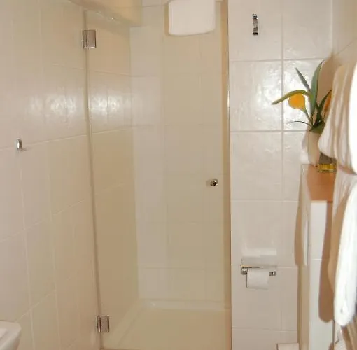 Hotel-ferienwohnungen Cafe Maarblick 3* Шалькенмерен