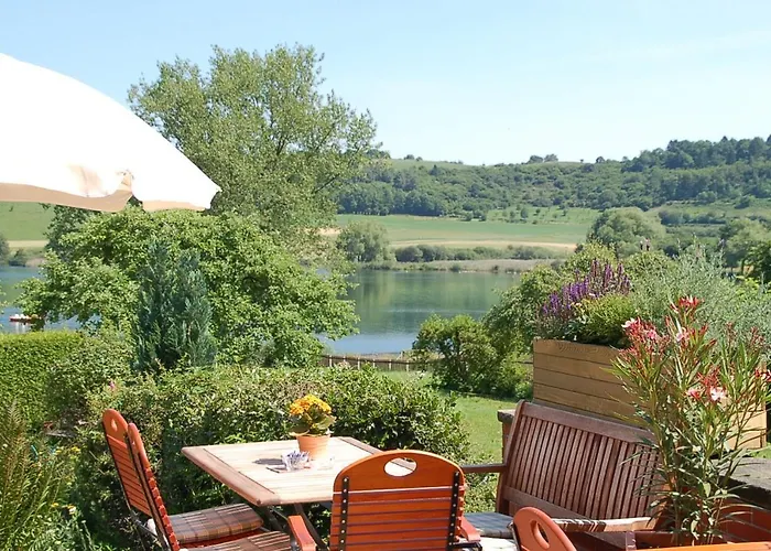 Hotel-ferienwohnungen Cafe Maarblick 3* Шалькенмерен